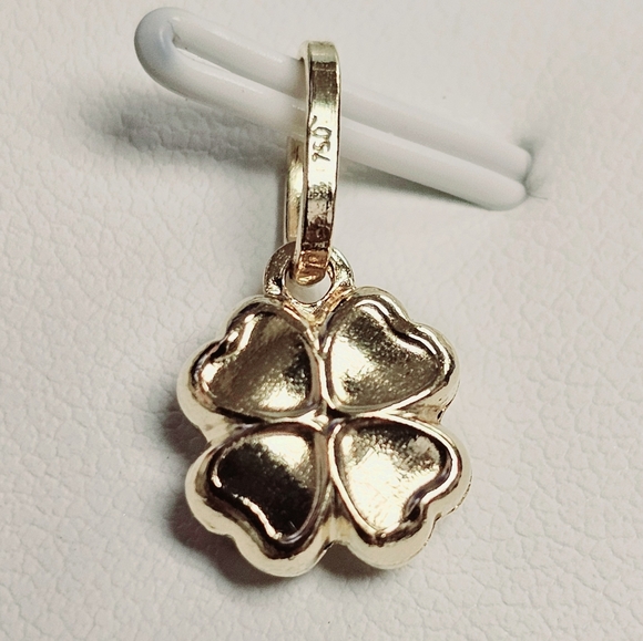 💕18k Clover Pendant